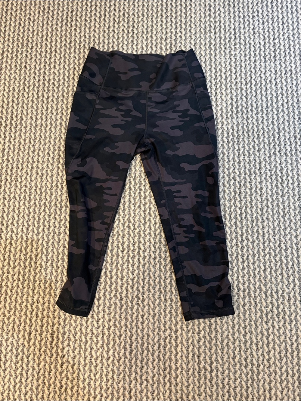 Gap cropped camo leggings
